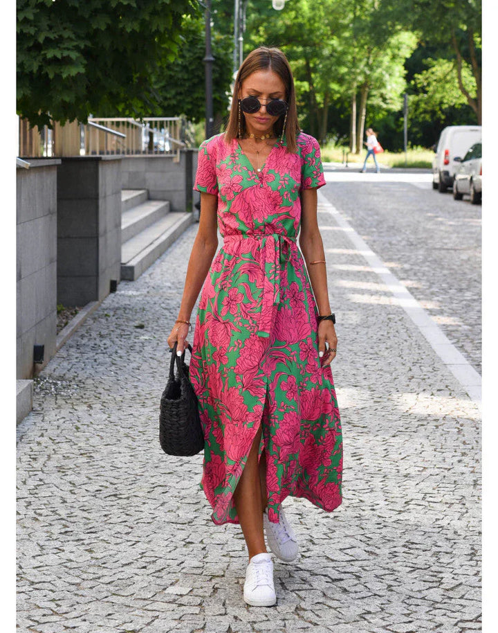 Julia – Robe Élégante avec Décolleté en V et Coupe Sculptante