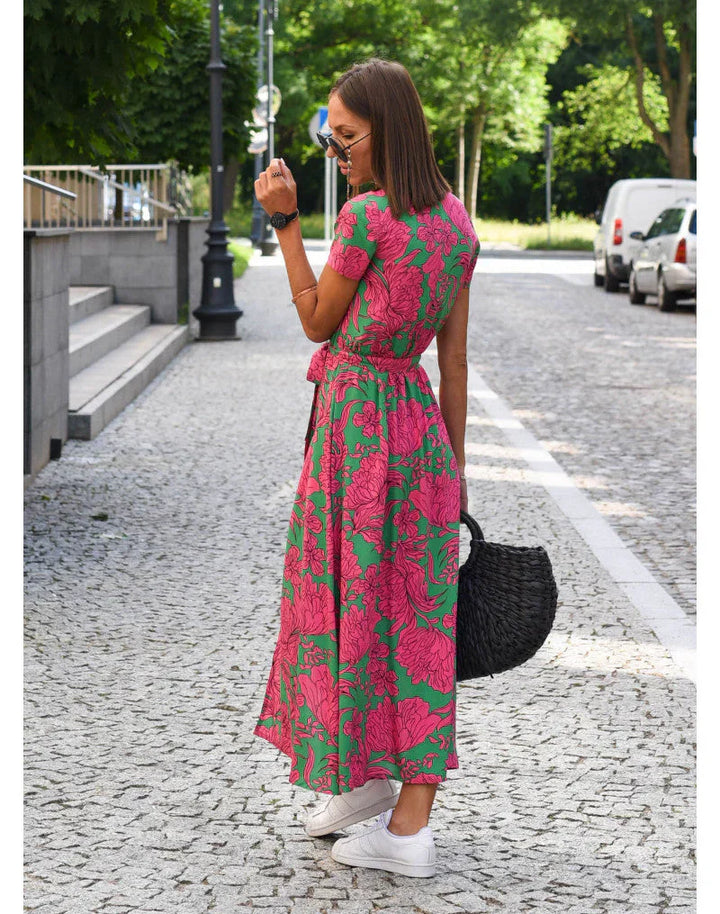 Julia – Robe Élégante avec Décolleté en V et Coupe Sculptante