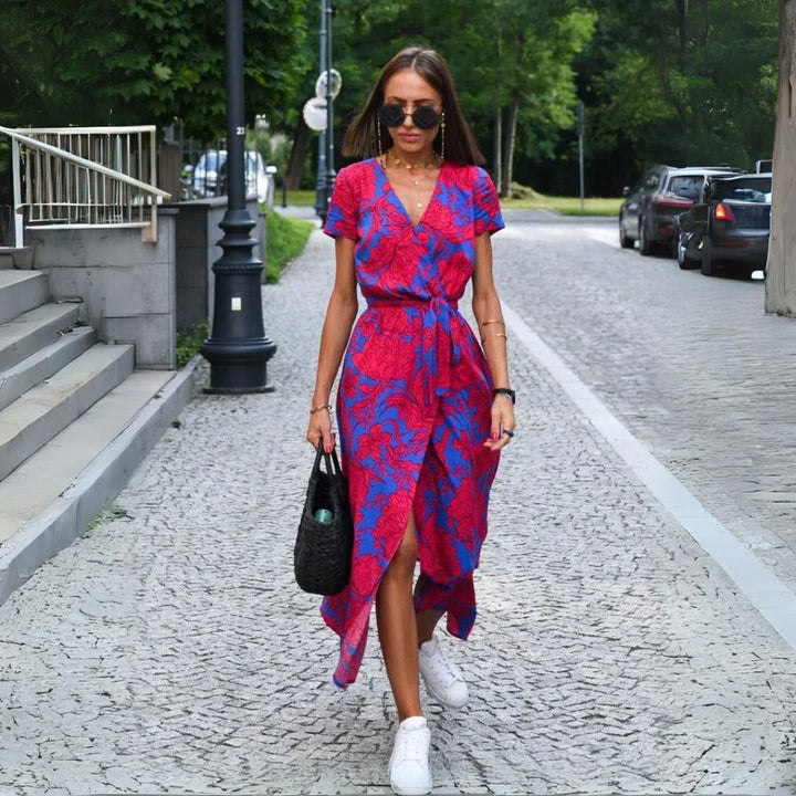 Julia – Robe Élégante avec Décolleté en V et Coupe Sculptante