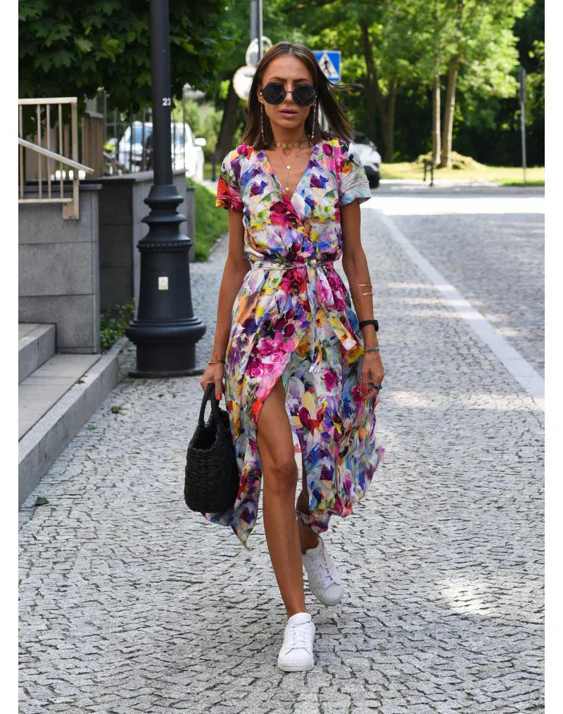 Julia – Robe Élégante avec Décolleté en V et Coupe Sculptante